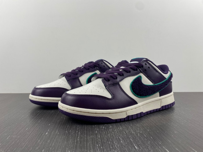 Nike Dunk Low "Chenille Sw0sh" DQ7683-100