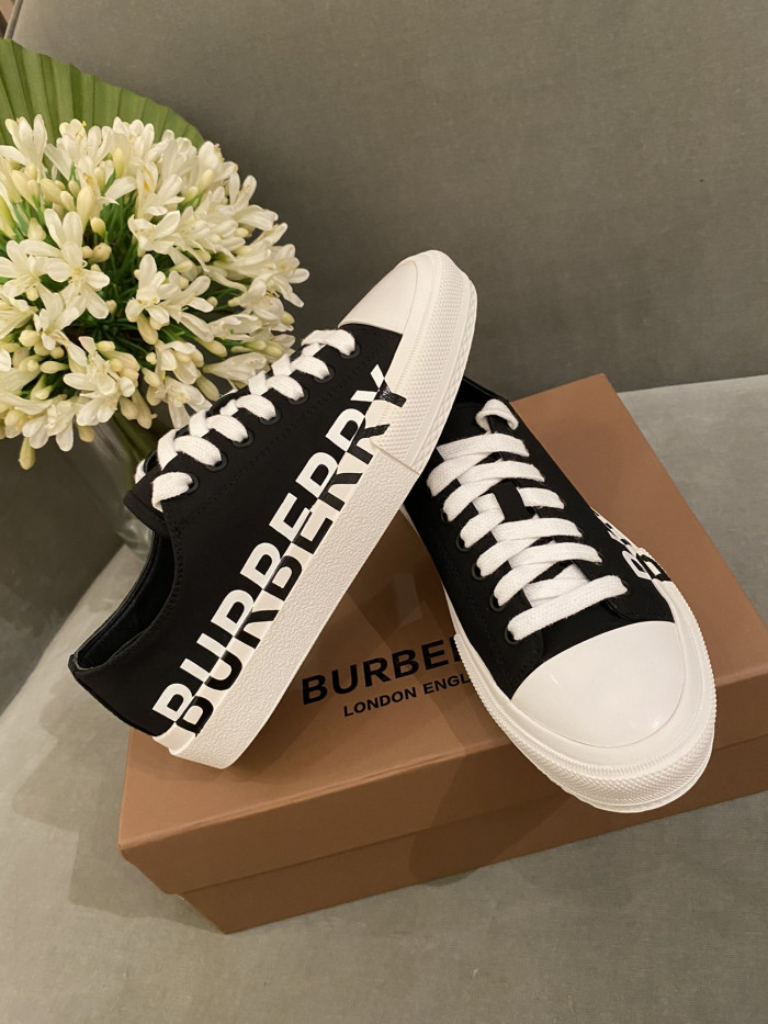 BUBERRY SNEAKER