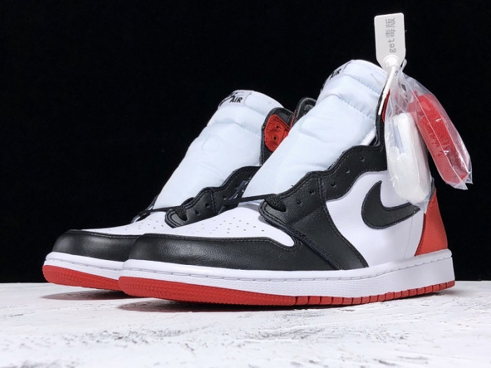 Air Jordan 1 Retro High “Satin Black Toe” CD0461-016
