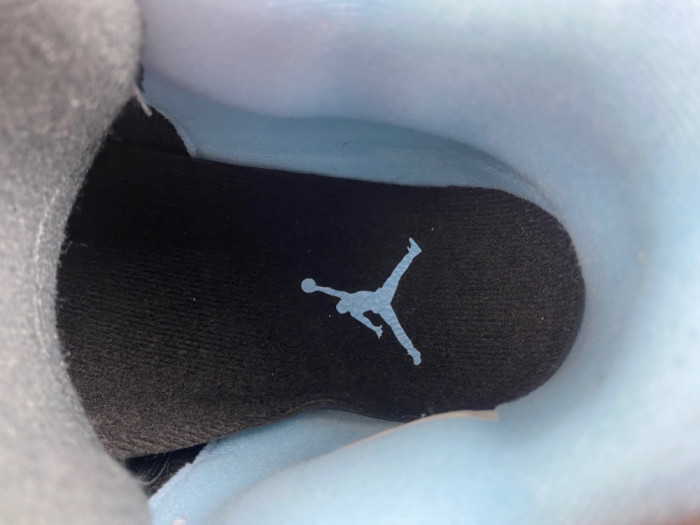 Air Jordan 4 Retro University Blue CT8527-400