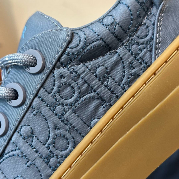 DIO* KAWS B33 SNEAKER