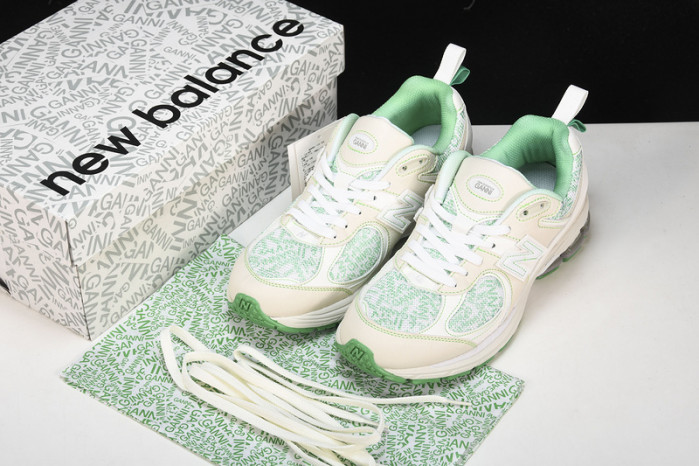 New Balance ML2002RGC