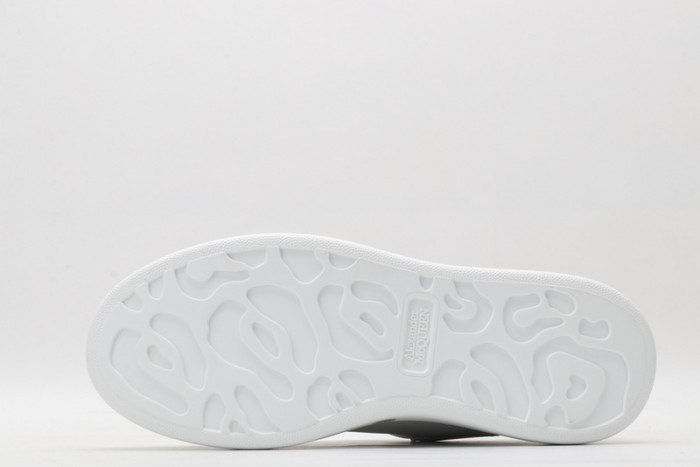 A1exa*der Mcqv*en OVERSIZED