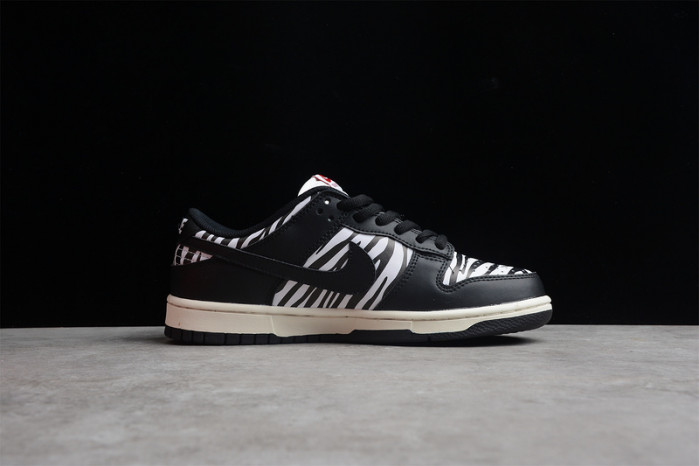 Quartersnacks x Nike SB Dunk Low Zebra DM3510-001