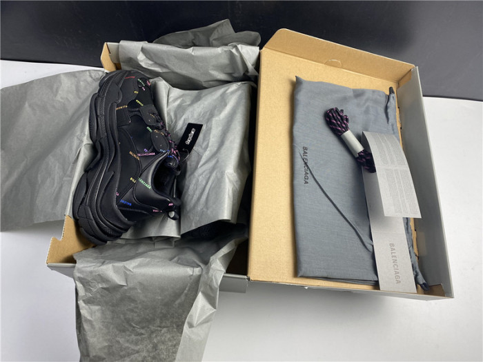 BLCG SNEAKER TRIPLE.S.