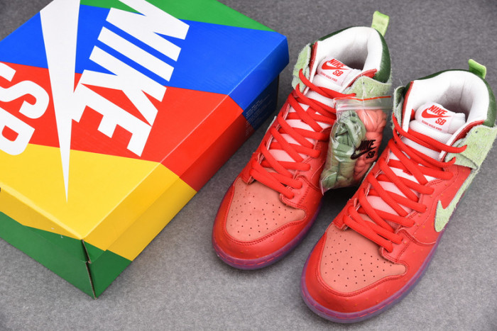 NIKE SB DUNK HIGH STRAWBERRY COUGH CW7093-600