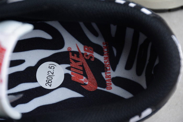 Quartersnacks x Nike SB Dunk Low Zebra DM3510-001