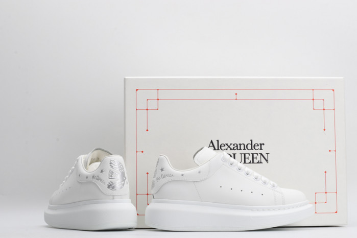 A1exa*der Mcqv*en OVERSIZED