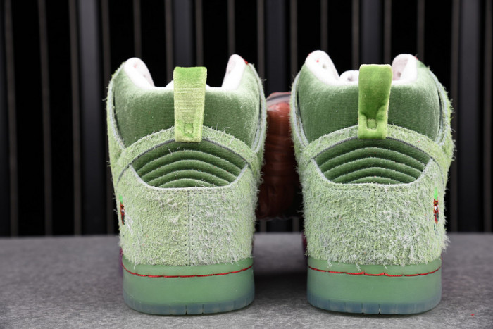 NIKE SB DUNK HIGH STRAWBERRY COUGH CW7093-600