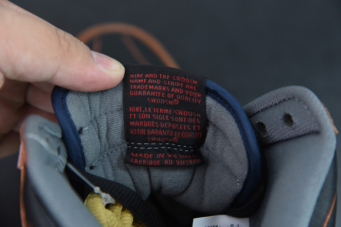 Gundam x Nike SB Dunk High "Banshee" DH7717-400