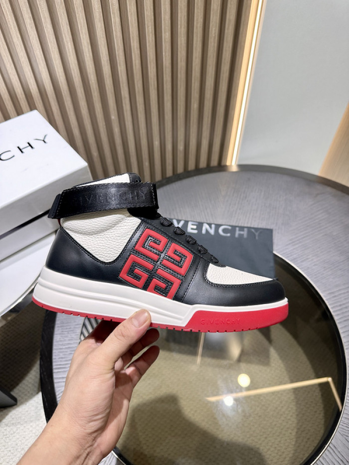 GIVENCHY SNEAKER