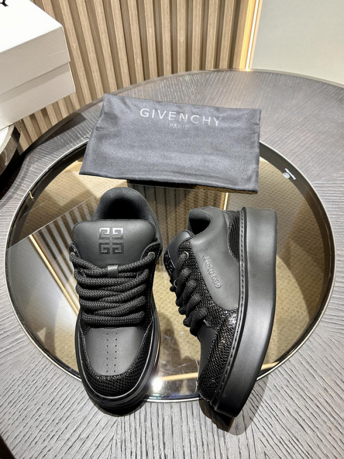GIVENCHY SNEAKER