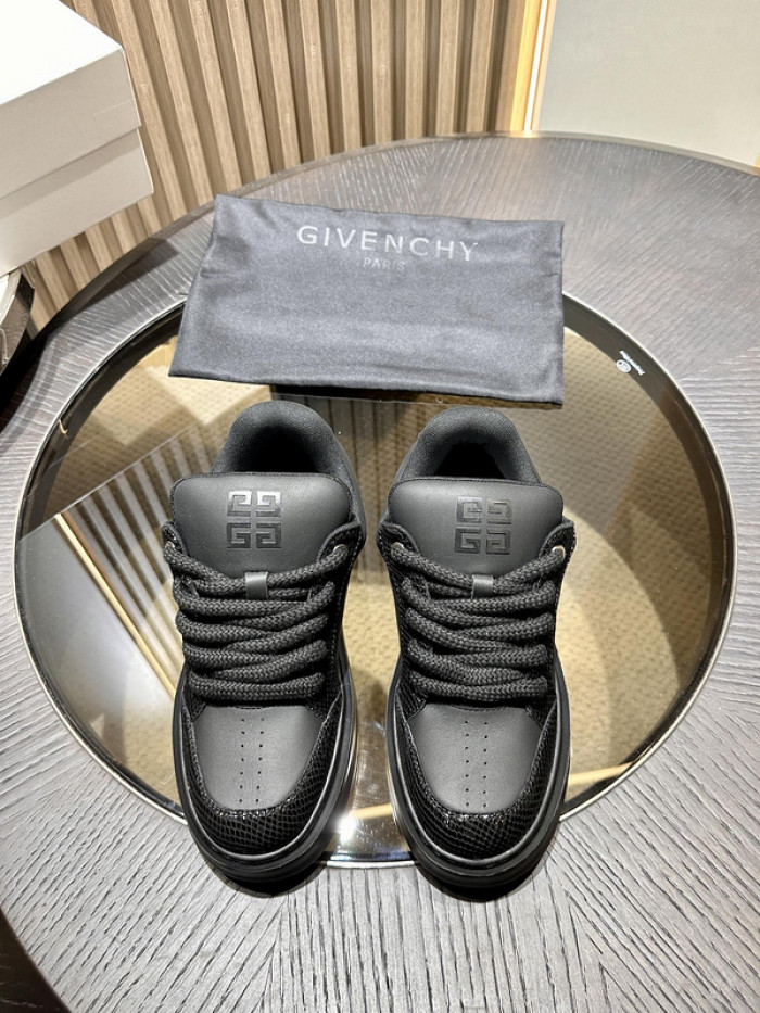 GIVENCHY SNEAKER