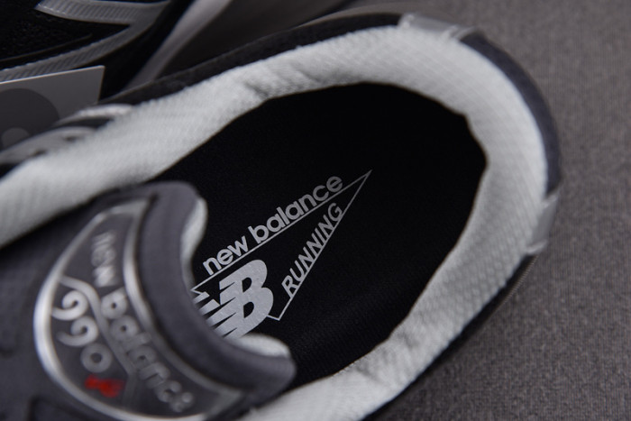 New Balance M990BK6