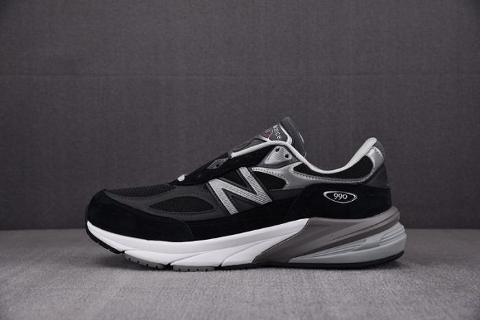 New Balance M990BK6