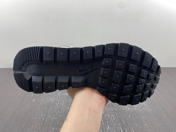 Sacai x VaporWaffle DD1875-101