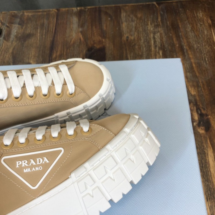 Pra*a sneaker