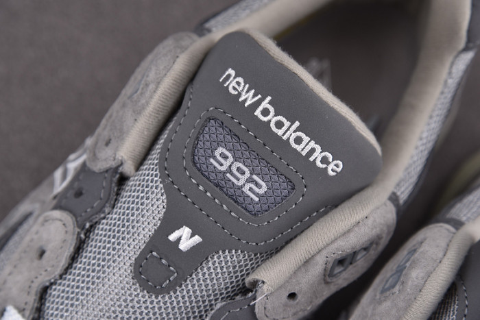 New Balance  M992GR