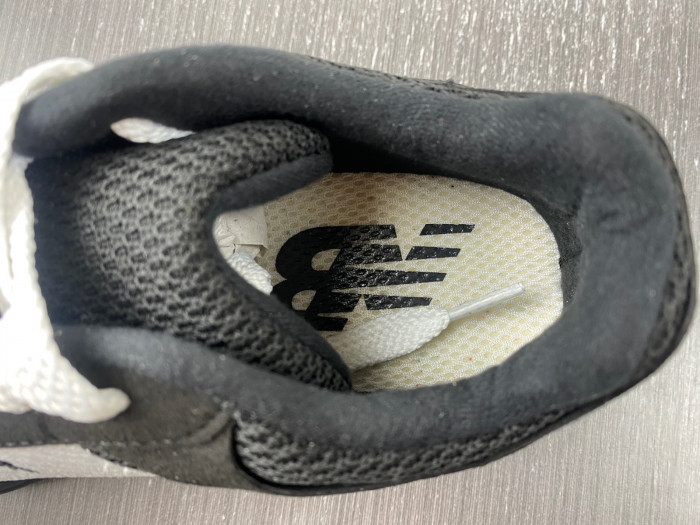 New Balance  SNEAKER