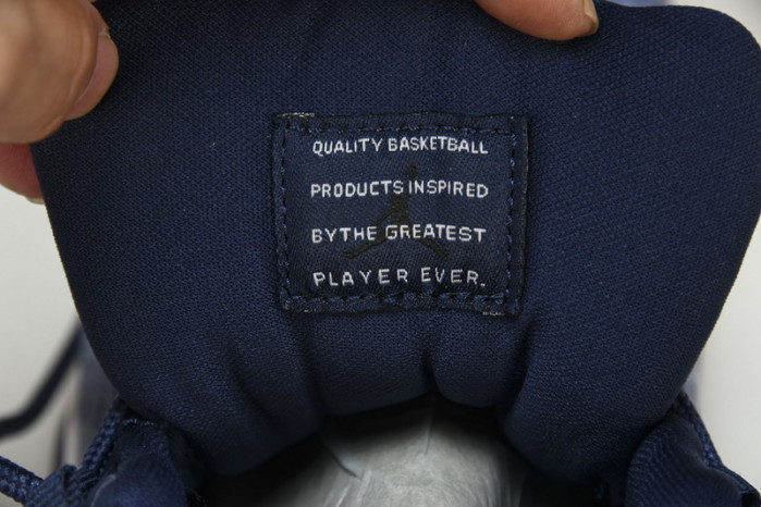 Air Jordan 11 WMNS "Midnight Navy" AR0715-441