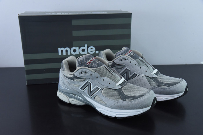 New Balance M990GY3