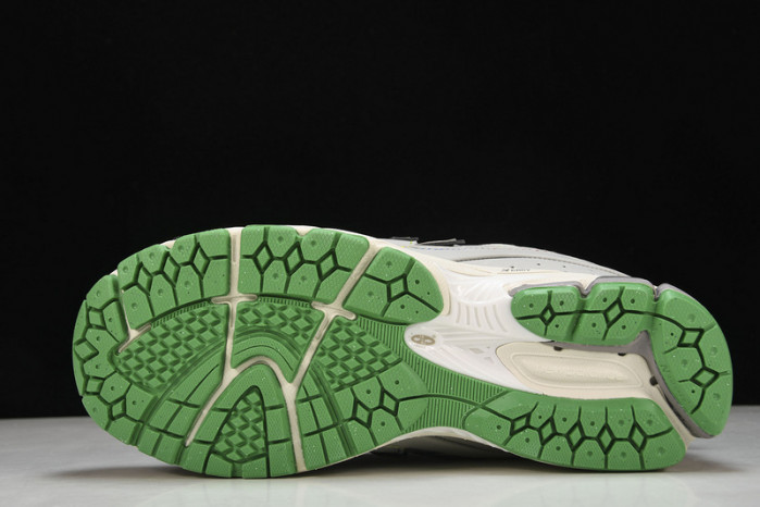 New Balance ML2002RGD