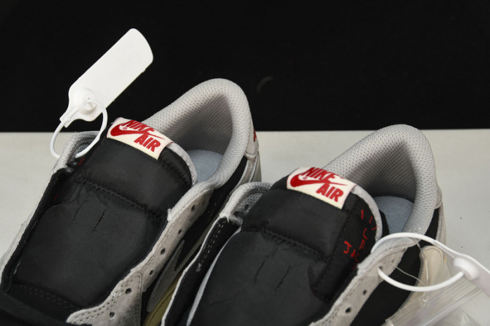 Travis Scott x Air Jordan 1 Low OG DM7866-010