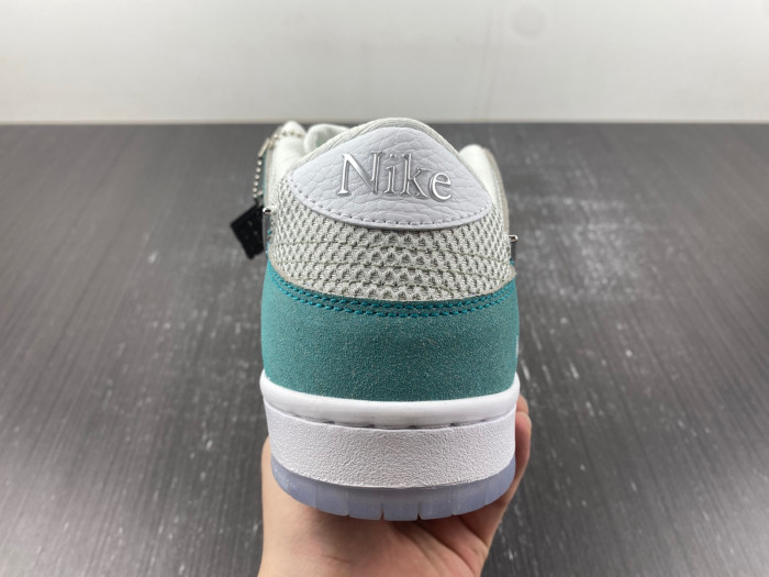 April Skateboards X Dunk Low SB 