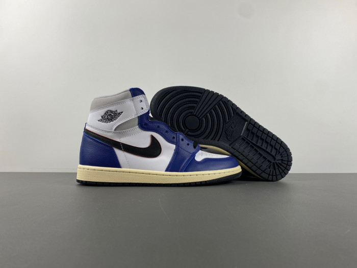 Air Jordan 1 Retro High OG "Deep Royal Blue" DZ5485-100